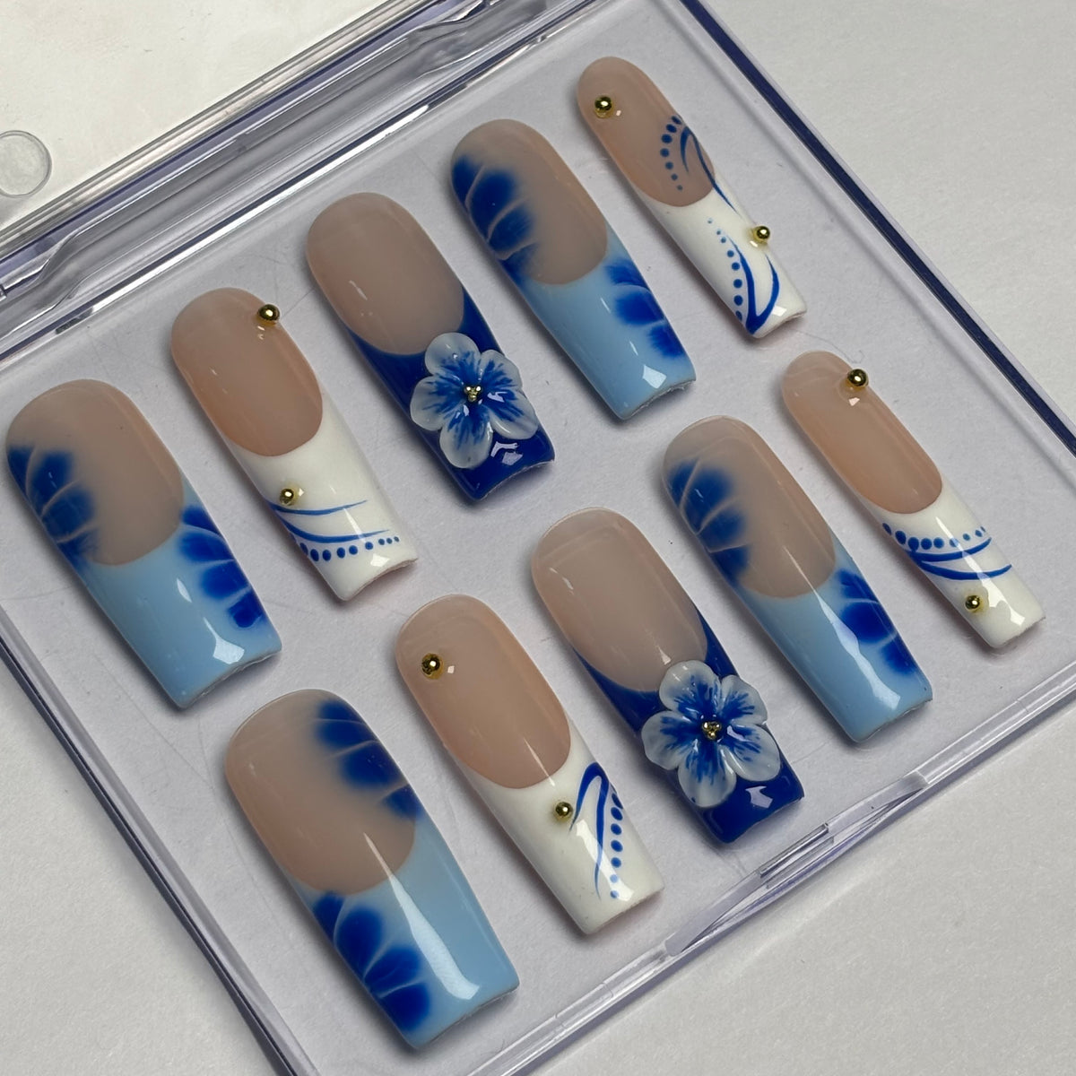 Azure Floral Handmade Nails D033