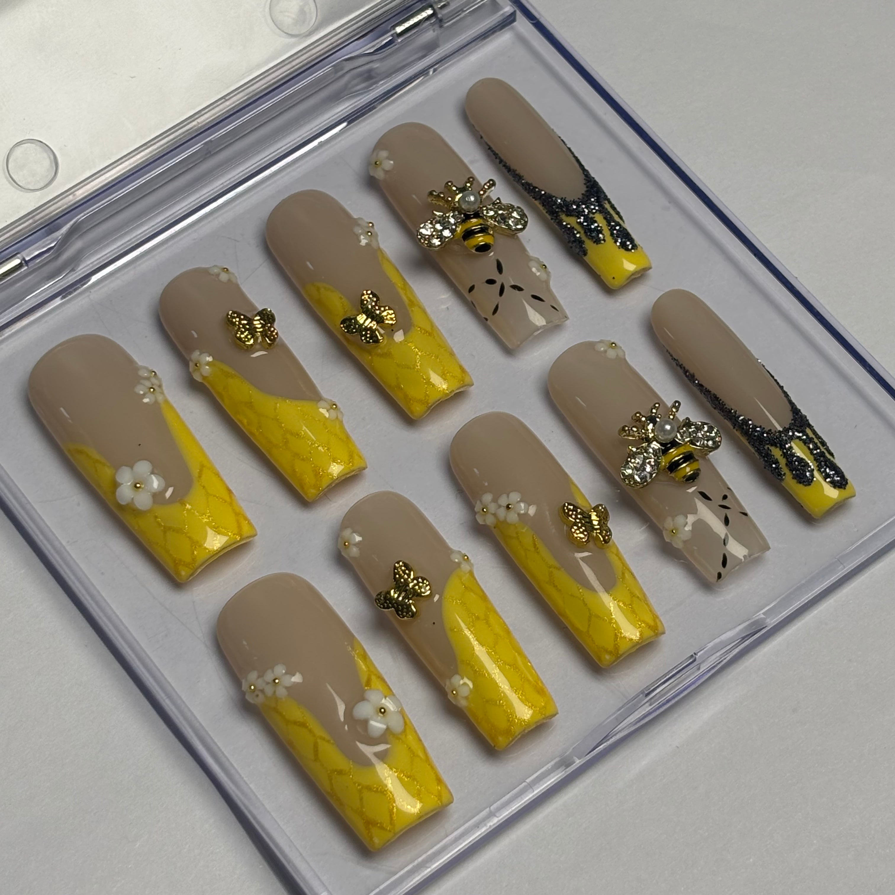 Bee - utiful Spring Handmade Nails  D038