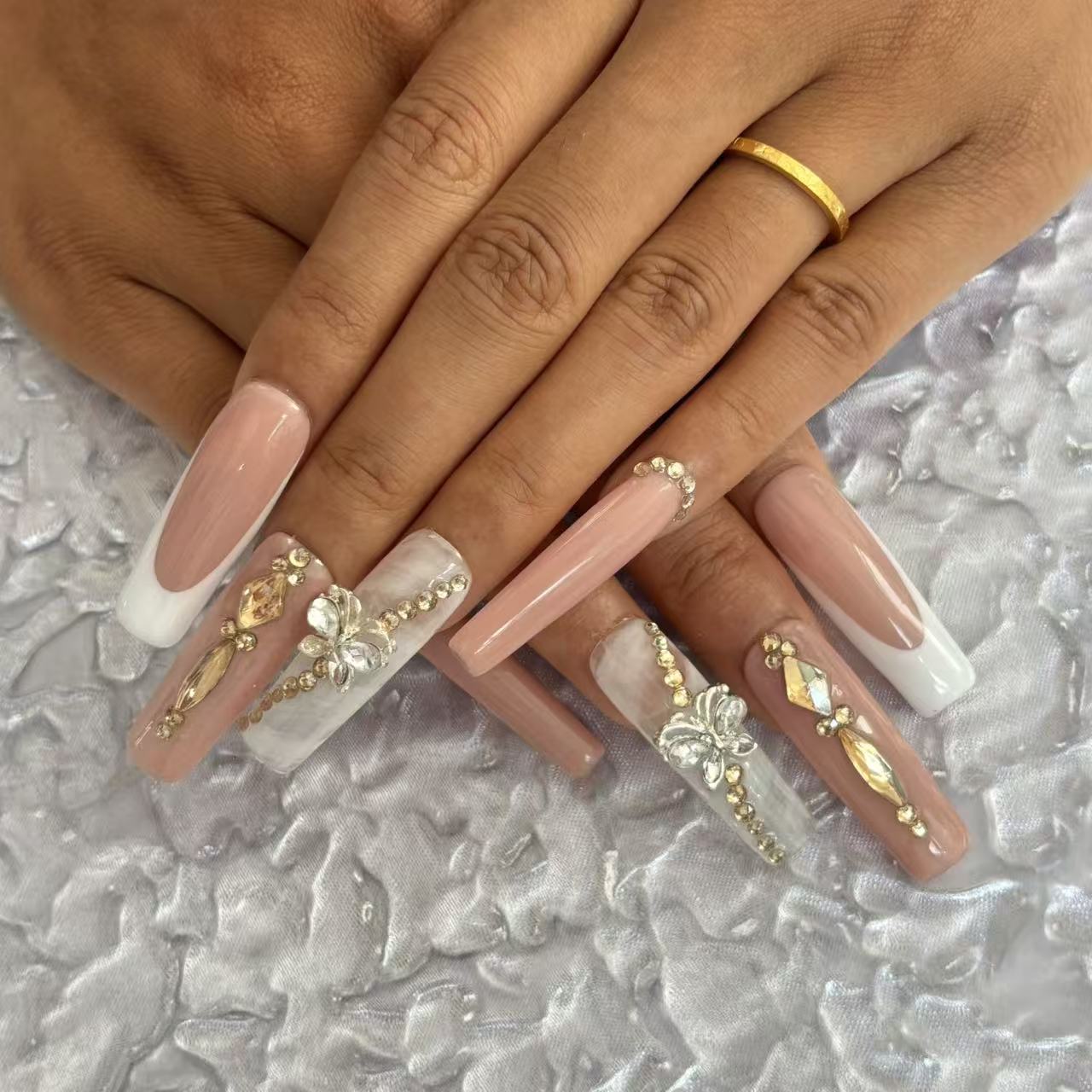 Peachy Elegance Handmade Nails D043