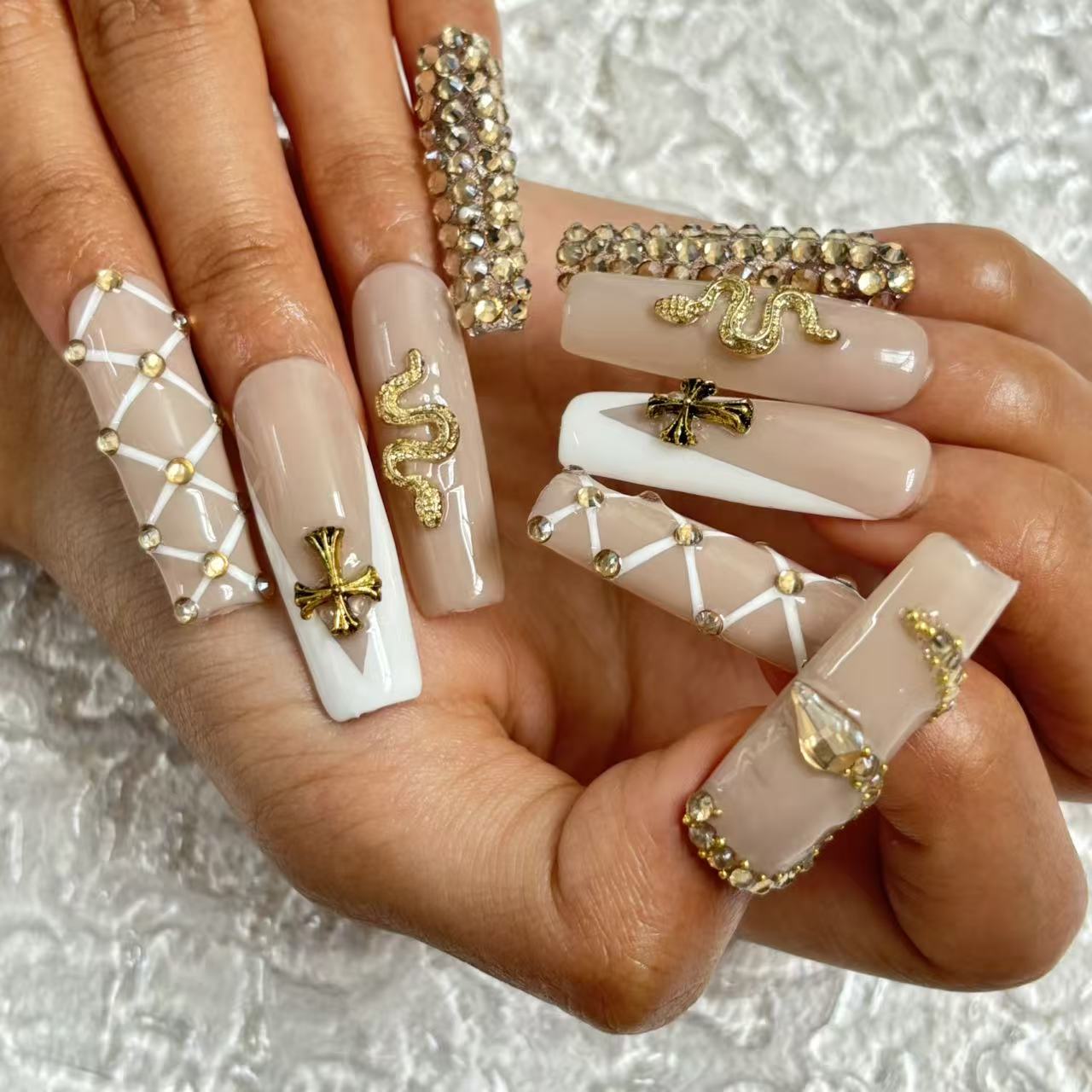 Luxury Edge Handmade Nails D041