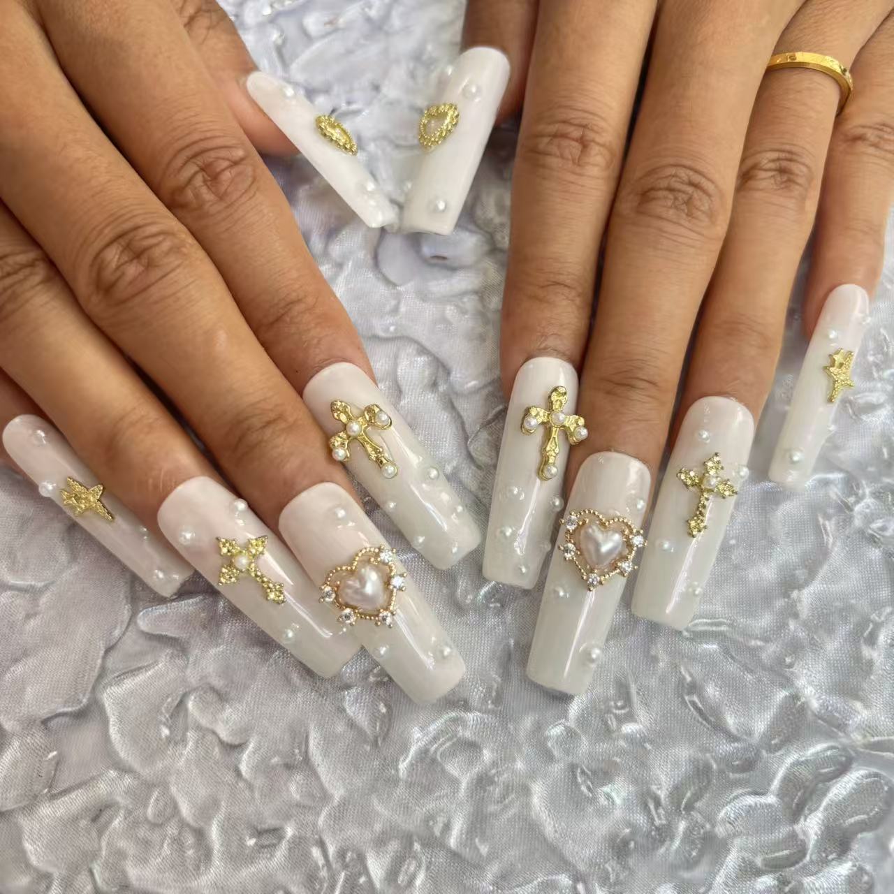 Divine Pearl Handmade Nails  D046