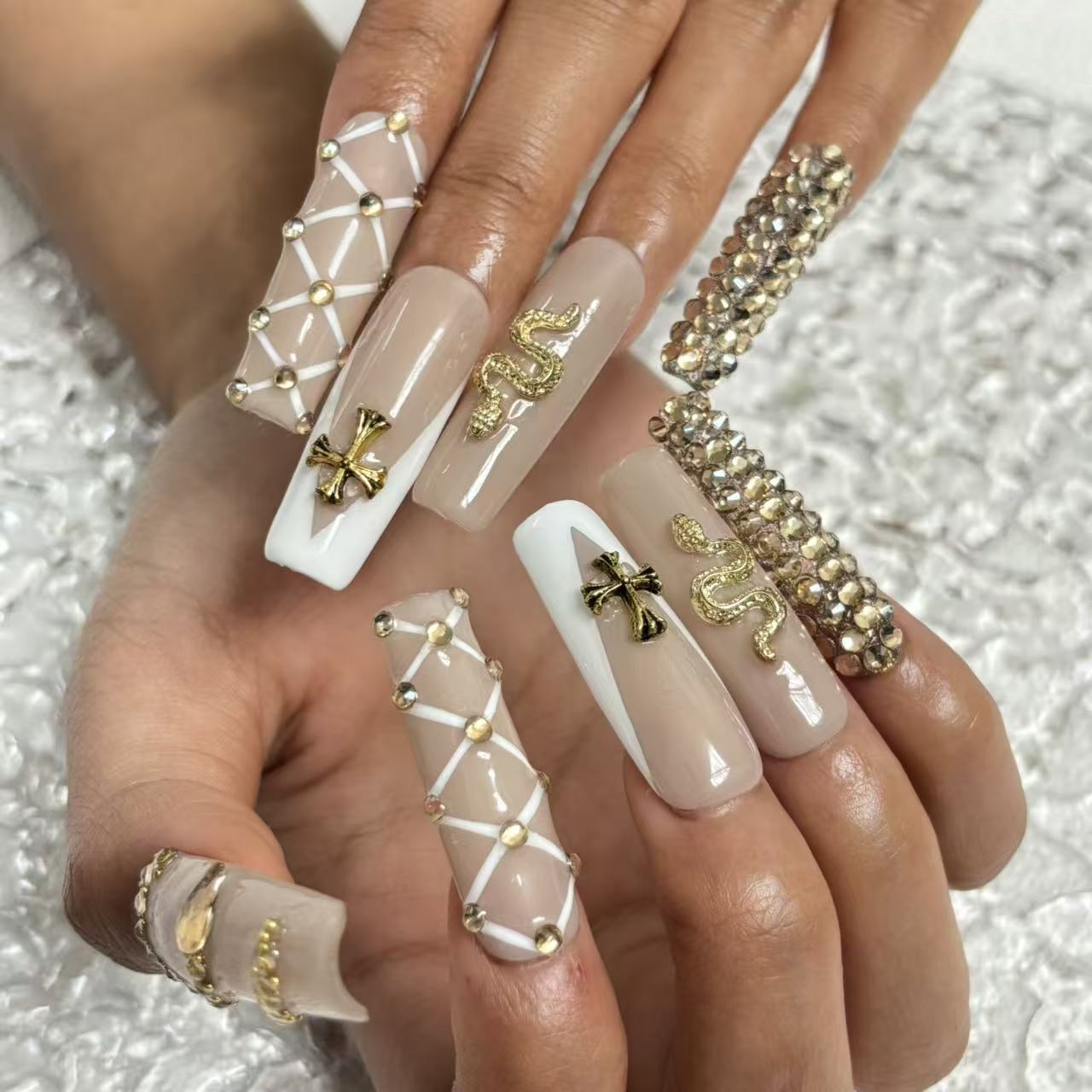 Luxury Edge Handmade Nails D041