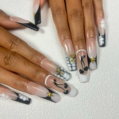 Chic Monochrome Handmade Nails D032