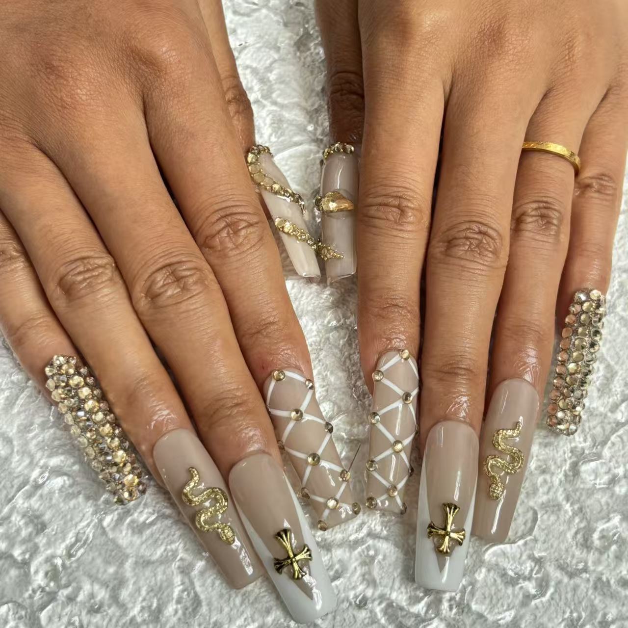 Luxury Edge Handmade Nails D041