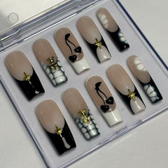 Chic Monochrome Handmade Nails D032