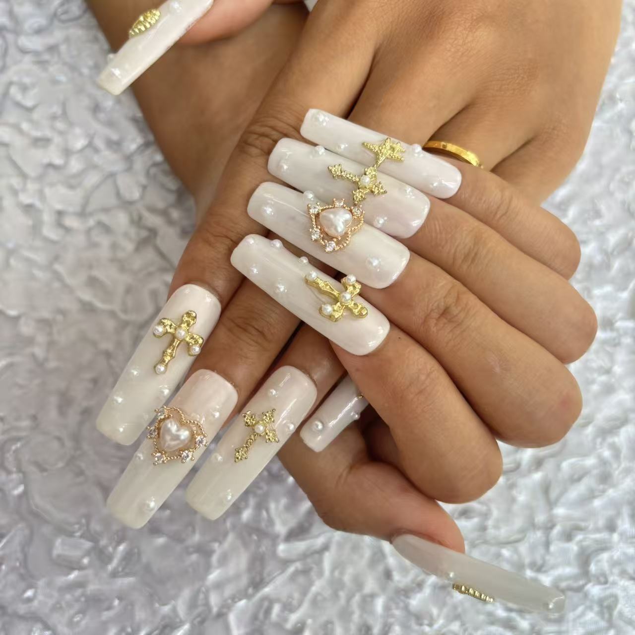 Divine Pearl Handmade Nails  D046